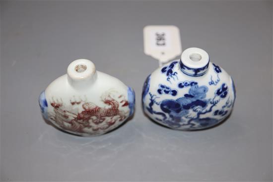 A Chinese blue and white snuff bottle and an underglazed copper snuff bottle, tallest 8cm